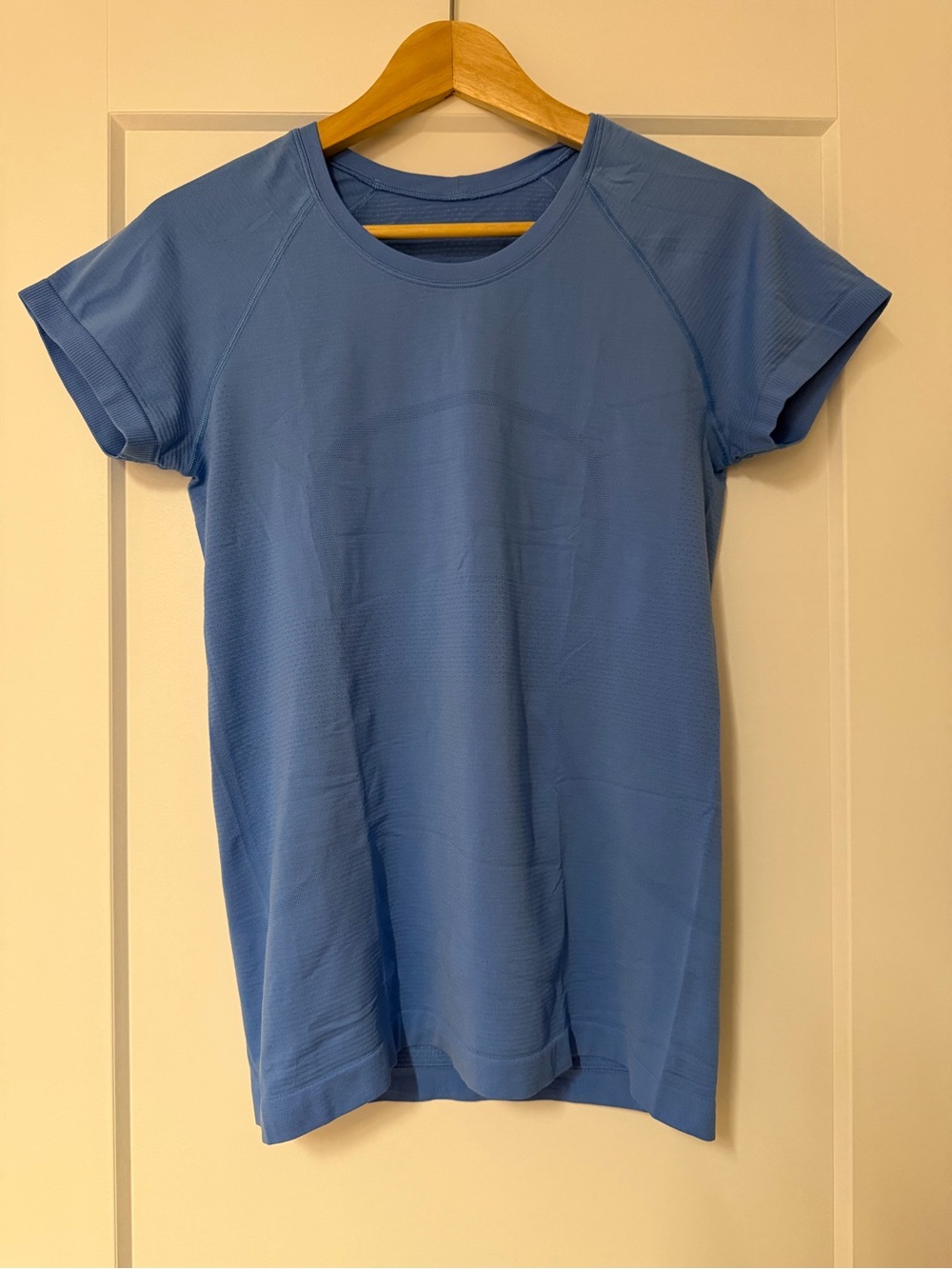 lululemon athletica Light Blue swiftly tech short sleeve, size 8